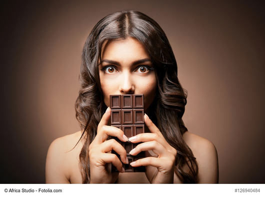 In Schokolade wird meist natürliches Sojalecithin, das als gesundheitlich unbedenklich gilt, als Emulgatoren für den zarten, cremigen Schmelz verwendet.